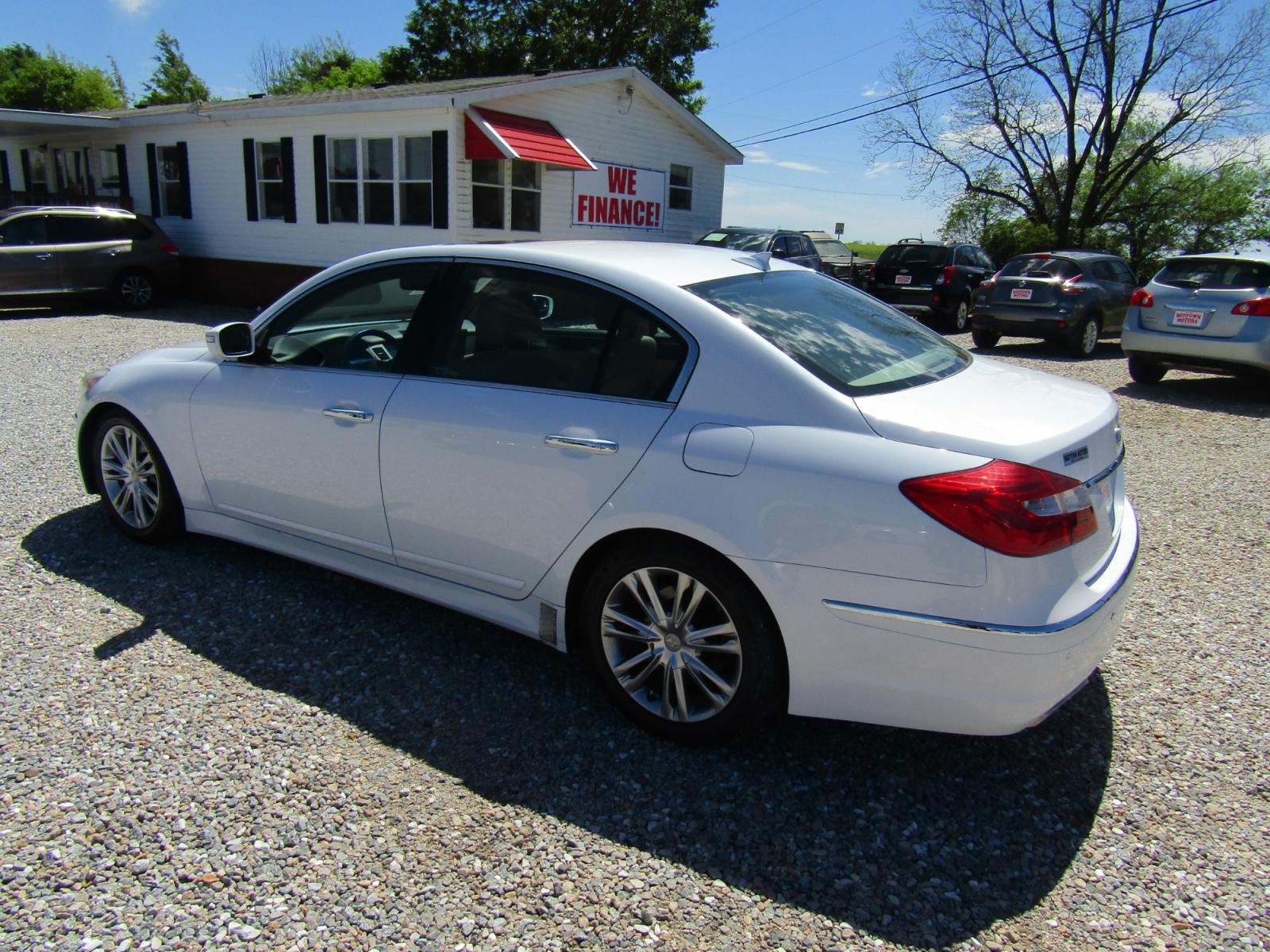 2014 White /Tan Hyundai Genesis (KMHGC4DD2EU) with an V6 engine, Automatic transmission, located at 15016 S Hwy 231, Midland City, AL, 36350, (334) 983-3001, 31.306210, -85.495277 - Photo #5